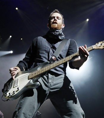 77MASH's tweet photo. #OnThisDay, 1977, born #DavidFarrell - #LinkinPark https://t.co/LeRbb8JWxg