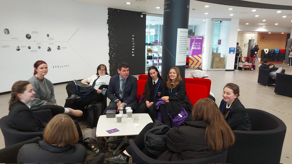 BBSUniversity's tweet photo. So it's @BrilliantClub graduation day! 14 @BurtonBorough year 10s have come to @OfficialUoM to celebrate their fantastic achievements on the scholars programme. We were even lucky enp7gh to meet up with an ex-BBS student to hear about her journey to Manchester. A great day! https://t.co/1QMjfjqKPY