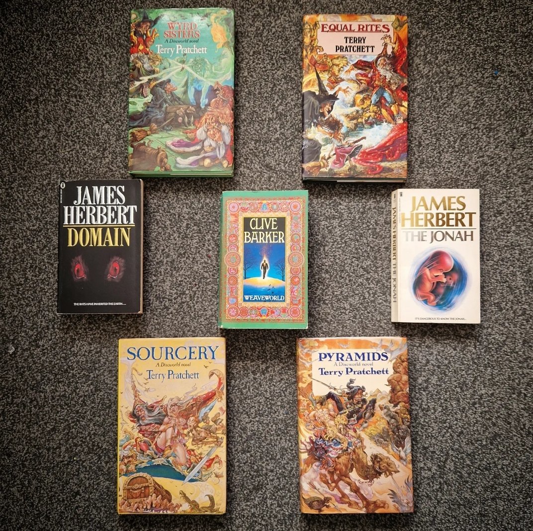 interghost's tweet image. Arrived home to #Book parcel from a Facebook marketplace purchase. All for £10 posted! Which was crazy cheap! All the #TerryPratchett books are 1st edition #HardBacks too, and worth a fair wack!
#WeaveWorld #CliveBarker #JamesHerbert #Sourcery #EqualRites #WyrdSisters #Pyramids