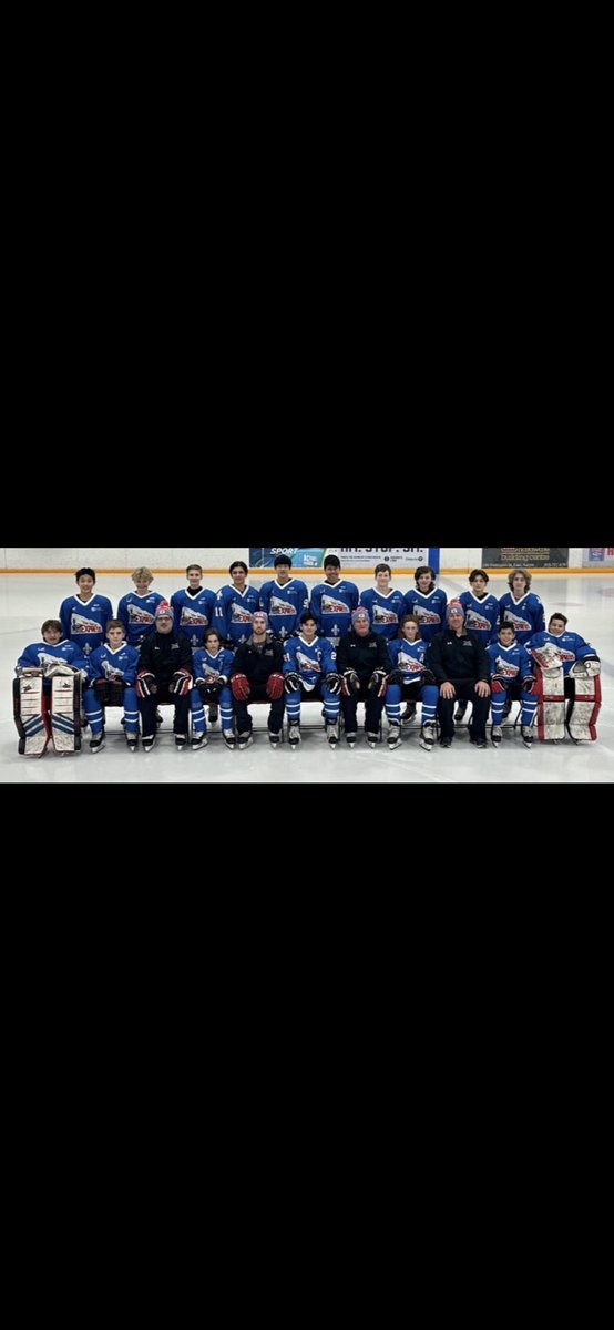 wallz58's tweet photo. One Final Team Photo Before The Boyz Leave For The Pee-wee Quebec @tournoipeewee @YSExpress https://t.co/LE20EAaqit