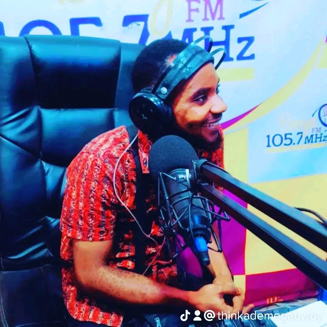 ThinkaTv's tweet photo. #LAMINA_CITY_DRIVE with #THINKA_DE_MEGABWOY is Airbone On #BENYA105.7Fm 📻

Plz Join the #BHADDEST_TEAM as we Drive Y'all to Ur Various destinations safely 📻👌🚌

#BHADNESS 🔥🔥🔥🔥 https://t.co/kUt4C3lZms