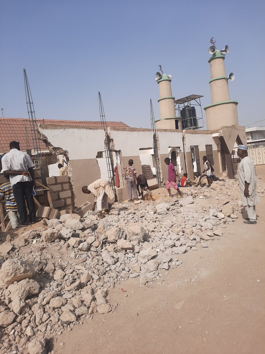 Lanko_C's tweet photo. Ga mai niyya ya taimaka fisabillah sadaka alkhairine Allah bada ikon taimakawa. @adamugarba @baba_hakeem @BashirAhmaad @FARAR_ANIYA @ubasanius @ProfIsaPantami @ZShamsuna @AdizatouGabon @Rahma_sadau @atiku @officialABAT @B_ELRUFAI https://t.co/yokjfO4X6O
