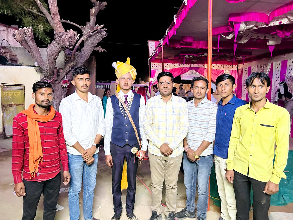 NarpatRajBarmer's tweet photo. #गुड़ामालानी #आडेल 
ग्राम पंचायत मीठीबेरी में जोगाराम जी सुथार के सुपुत्र अनुज दीपक जांगिड़ के विवाह समारोह में शामिल हुआ,साथ ही ग्राम पंचायत नोखड़ा में श्री गोरधनदास जी संत के सुपुत्र दिनेशदास जी के विवाह समारोह में शामिल होकर बधाई दीं। 
#Gudamalani #Adel #Mithiberi #Nokhra https://t.co/FkOhh4usqy