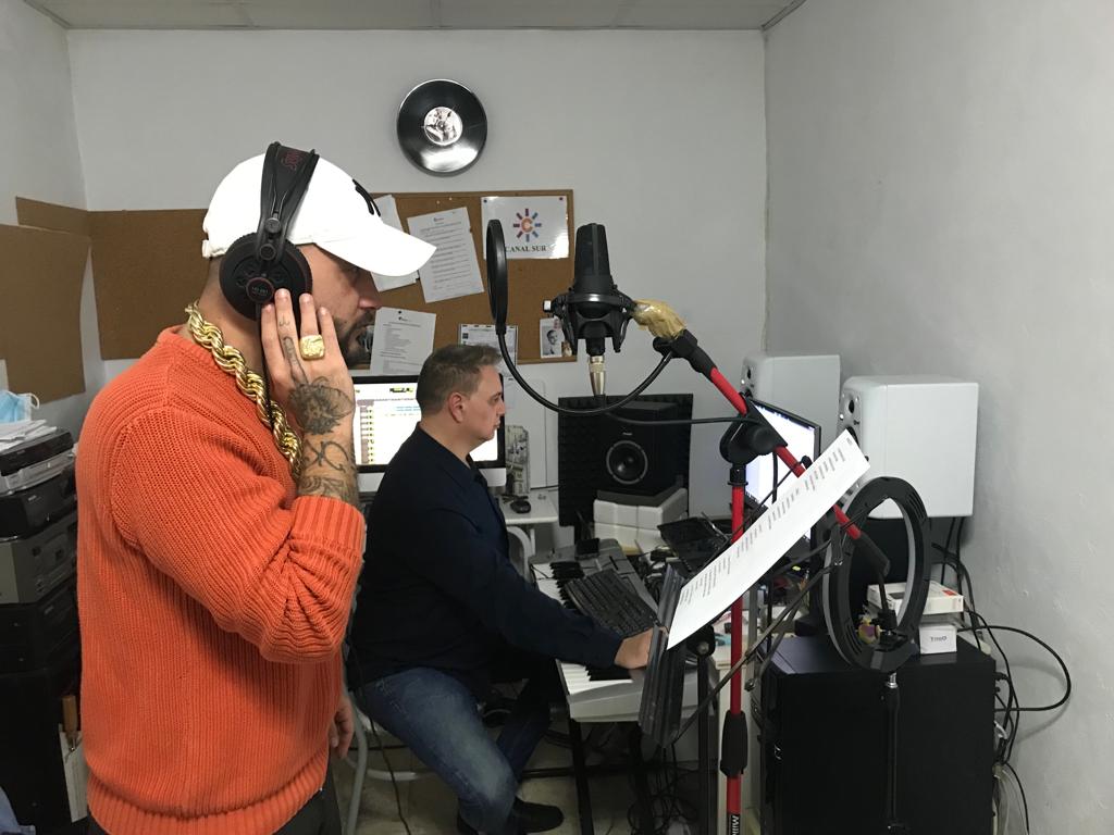 .<a href="/CarlosKavila/">CarlosKavila</a> y <a href="/fran_carmona_pr/">Francisco Carmona</a> creando magia en un estudio de grabación.
Tic tac, tic tac...

#NovedadesMusicales #MuyPronto #flamenco #trap #trapmusic #músicaurbana