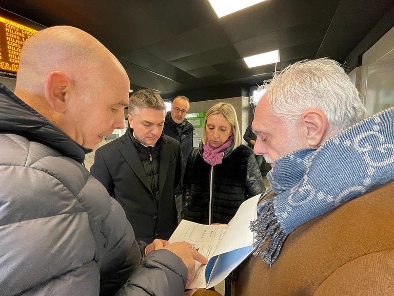 In provincia di #Como per diversi sopralluoghi con il presidente di Regione Lombardia Attilio Fontana e con il Viceministro Edoardo Rixi. Dalle paratie sul lago, alle stazioni riqualificate di Ferrovienord,  fino all’incontro con i sindaci del territorio presso il Comune di Cantù