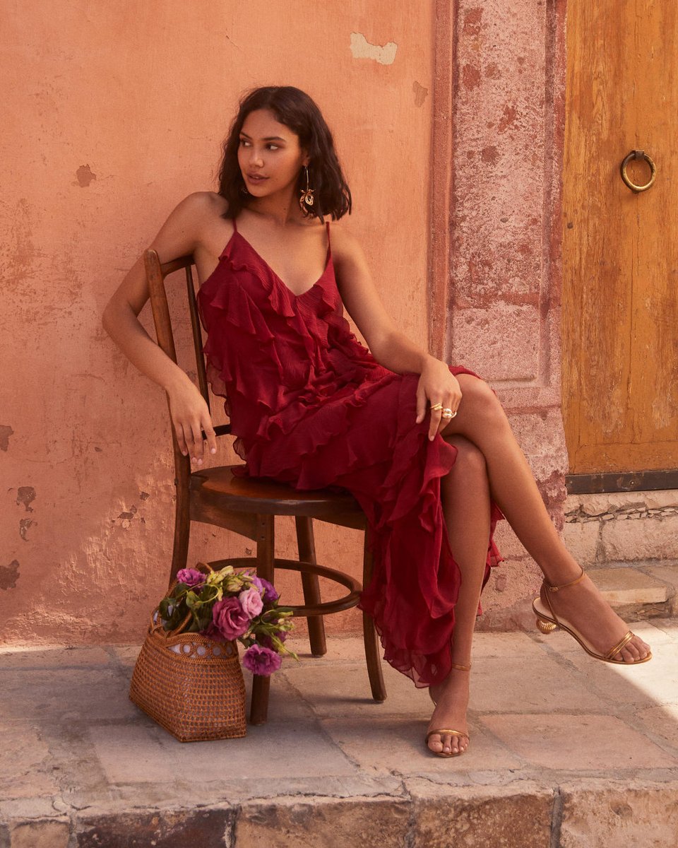 Heating up for destination vows? Bridesmaids dressed in red-hot ruffles 🔥  Shop the look here: anthropolog.ie/3JOUmhS
