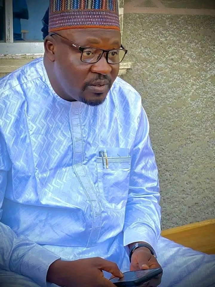 ZahraddeenDando's tweet photo. Alhaji Suleiman Abdurhaman Kawu Sumaila na Jam'iyyar NNPP Ɗan takarar sanata a Kano ta Kudu mutum mai nagarta da kyakkyawar mu'amala da kyautatawa Al-umma Bama jam'iyya muna zaɓen wanda ya cancanta ne jama'a ku zaɓi cancanta kawai https://t.co/OyjZL0Yksd