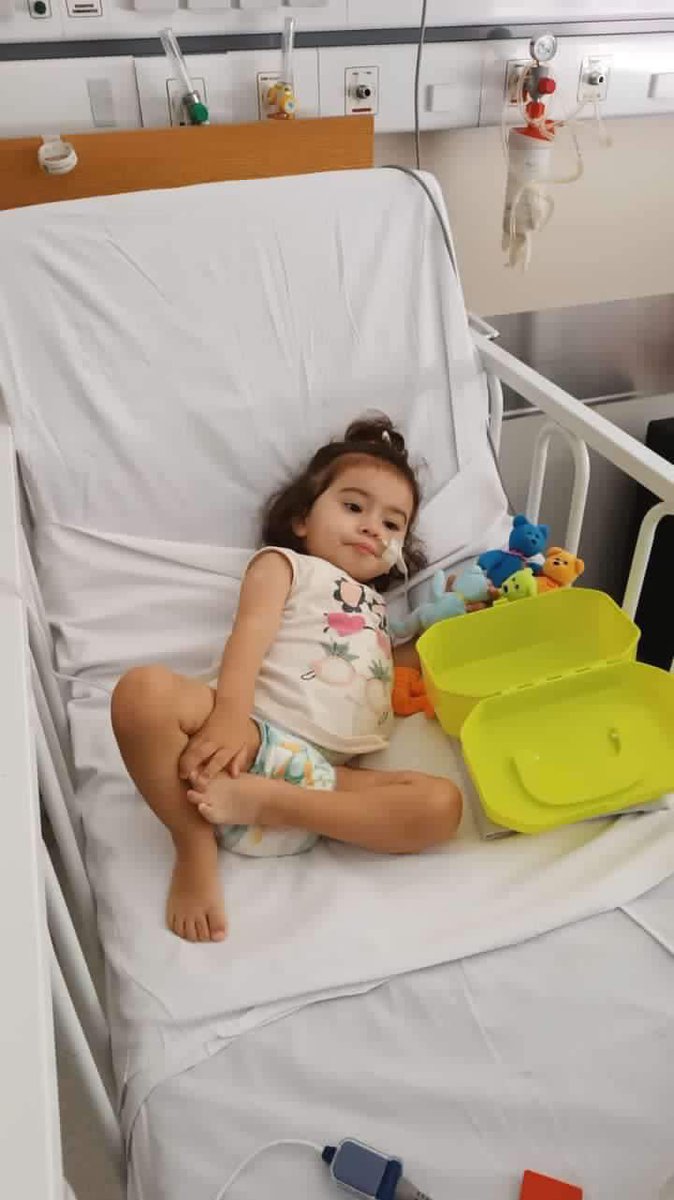 Cronopio777's tweet photo. Chicos ella es Emma, tiene 2 años y es de la Rioja, está pasando por un tratamiento oncológico debido a un cáncer intestinal y sus padres necesitan de su ayuda para solventar los gastos. 

Alias: emma.i23
CBU: 1430001713029660870015
RT para más difusión. https://t.co/x2v6iung2a
