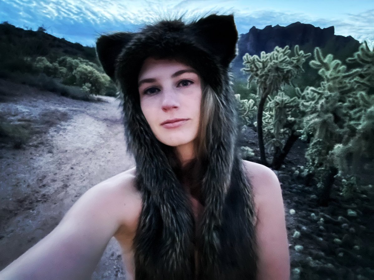 RT @Singing76627475: RT @Jaxhollowmusic: 12am TONIGHT!🐺 Pre-Save: ffm.to/5j6015m🤘 #jaxhollow #wolfinsheepskin #onlythewildones #newmusic #rock #americana #originalmusic #singersongwriter #guitarist #wolf #wild #newalbum #newsingle #femalegui…