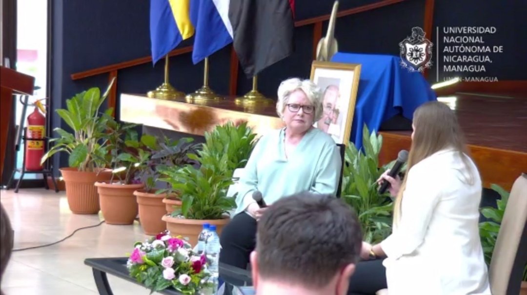 Sofía Clark, celebrando la vida del P. #MiguelDeEscoto recordó una palabra y frase: hay q tener cuidado con los "gringofonos", hay q separarse de ellxs, y defender la soberanía y estar al lado de la lucha del pueblo que la defiende... La esencia del sandinismo es antiimperialista