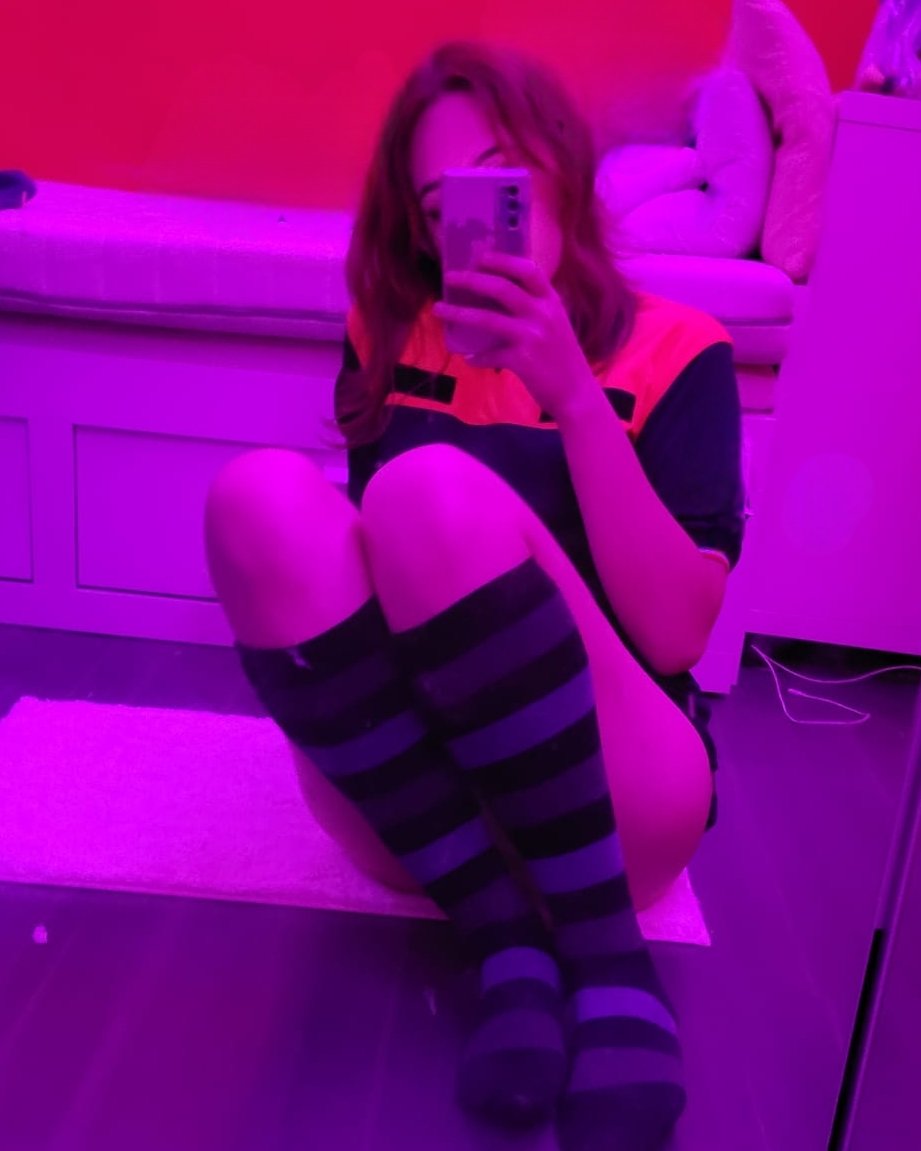 _LovelyRedhead's tweet photo. Back from work, I just want to play with you 😉💦
Friendly reminder that my OF is just 5$ a month, subscribe!
new shoot is out on my OF (link in bio)!
Xoxo - Lovely Redhead ✨️
#pinklights #uniform #bedroom #bedhair #bigboobgirl #redhair #redhead #onlyfansgirl #of #onlyfans https://t.co/f6NBMa1XKU