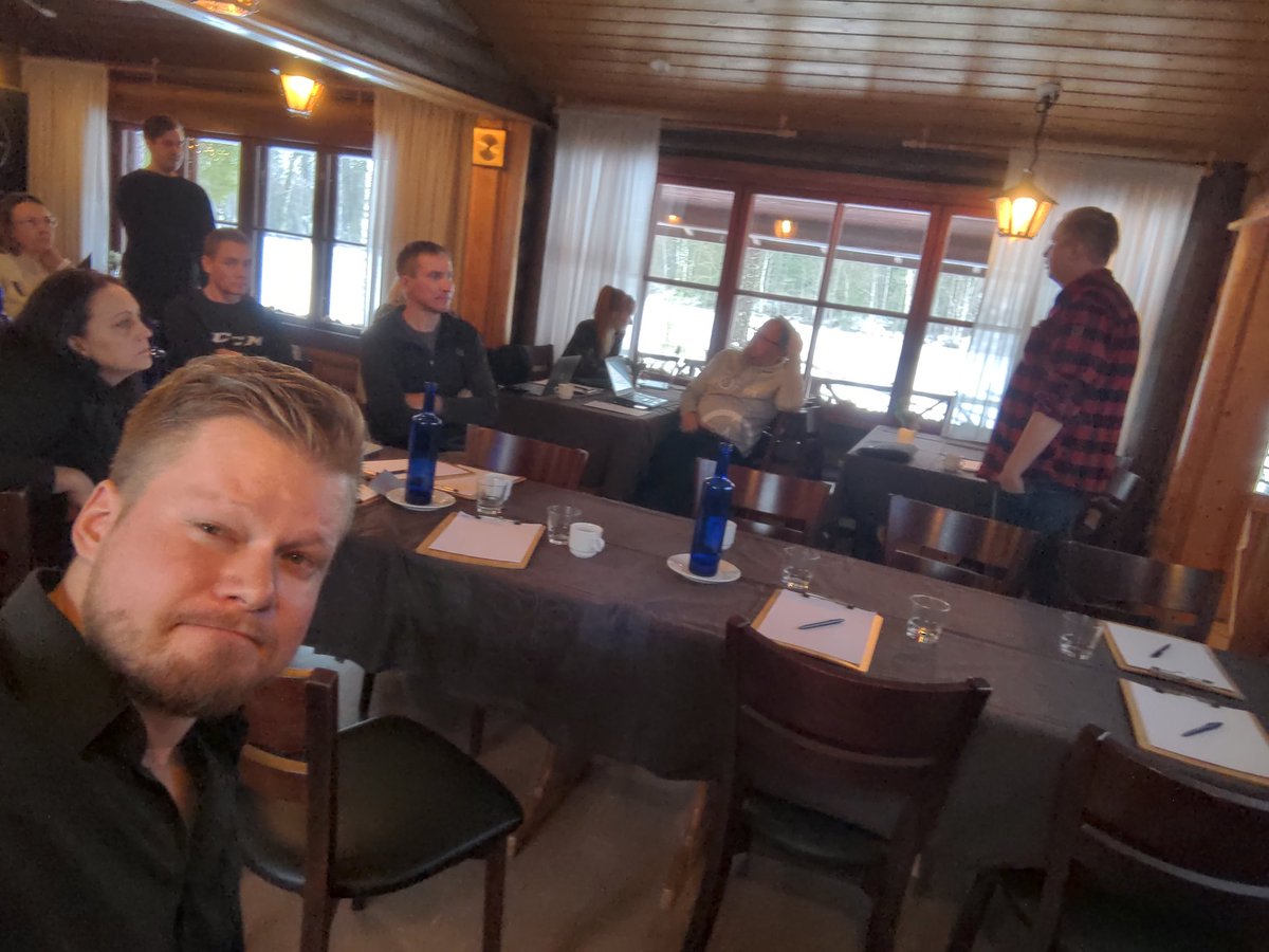 JimmyMacDome's tweet photo. Kovat otteet, rento meno. Marskin Majalla syntyi loistavia matkailutuotteita, ja ruokakin oli älyttömän hyvää. Söin tänään ehkä parhaan prinsessaleivoksen, jonka mä oon syönyt. Missään. Ikinä. #työmatkallasuomessa #loppi #helno #hyria https://t.co/mIhJykpzlt