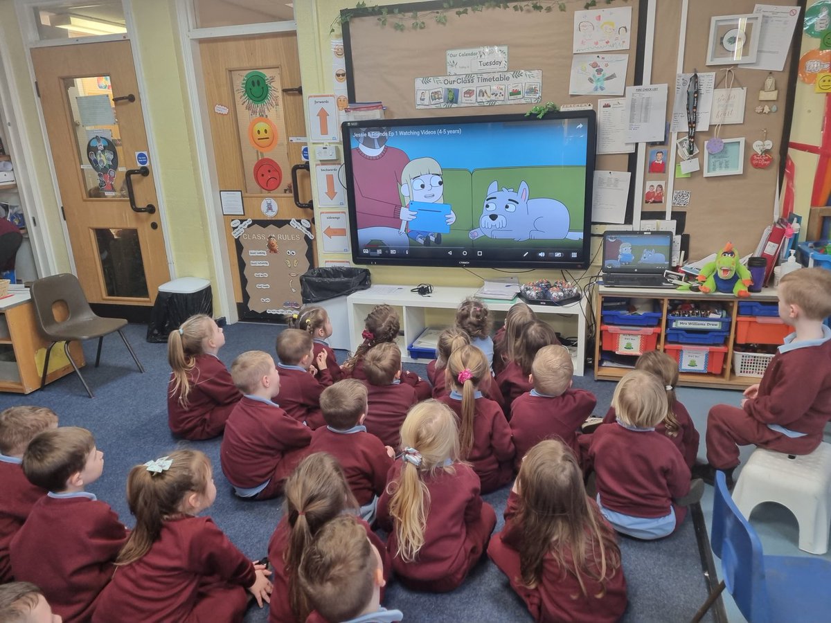 MrsPBHPS's tweet photo. #receptionbhps know who they can ask for a helping hand if they see something online that they don't like @BeaufortHillPri #SaferInternetDay2023 https://t.co/VYPpWONXLW
