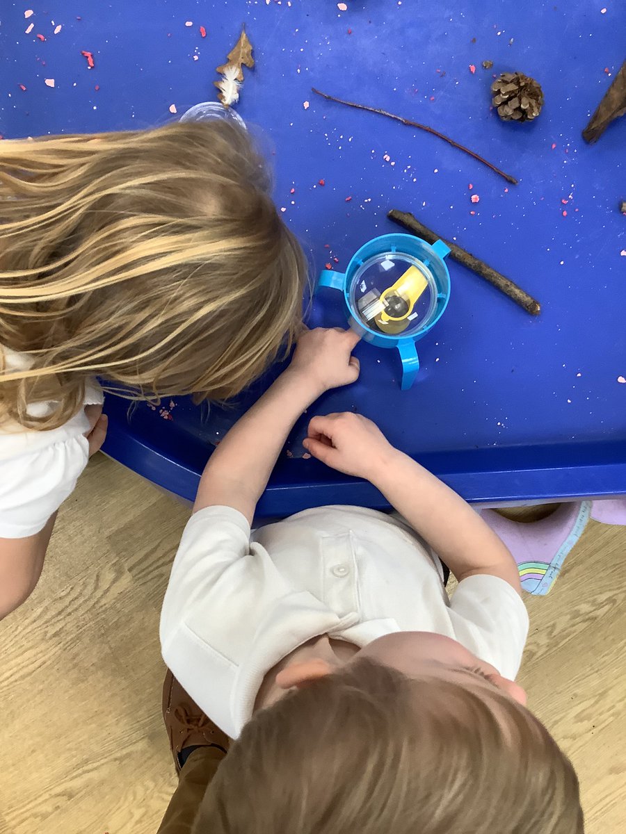 SomersEYFS's tweet photo. Oh, it’s good to be outdoors! Today some of our reception children explored the outside areas of our school looking for interesting nature finds to bring back to the classroom. We used magnifying glasses to take a closer look at our found treasure. #EYFS #outdoors #teamsomers https://t.co/GXXNR0EJ9G