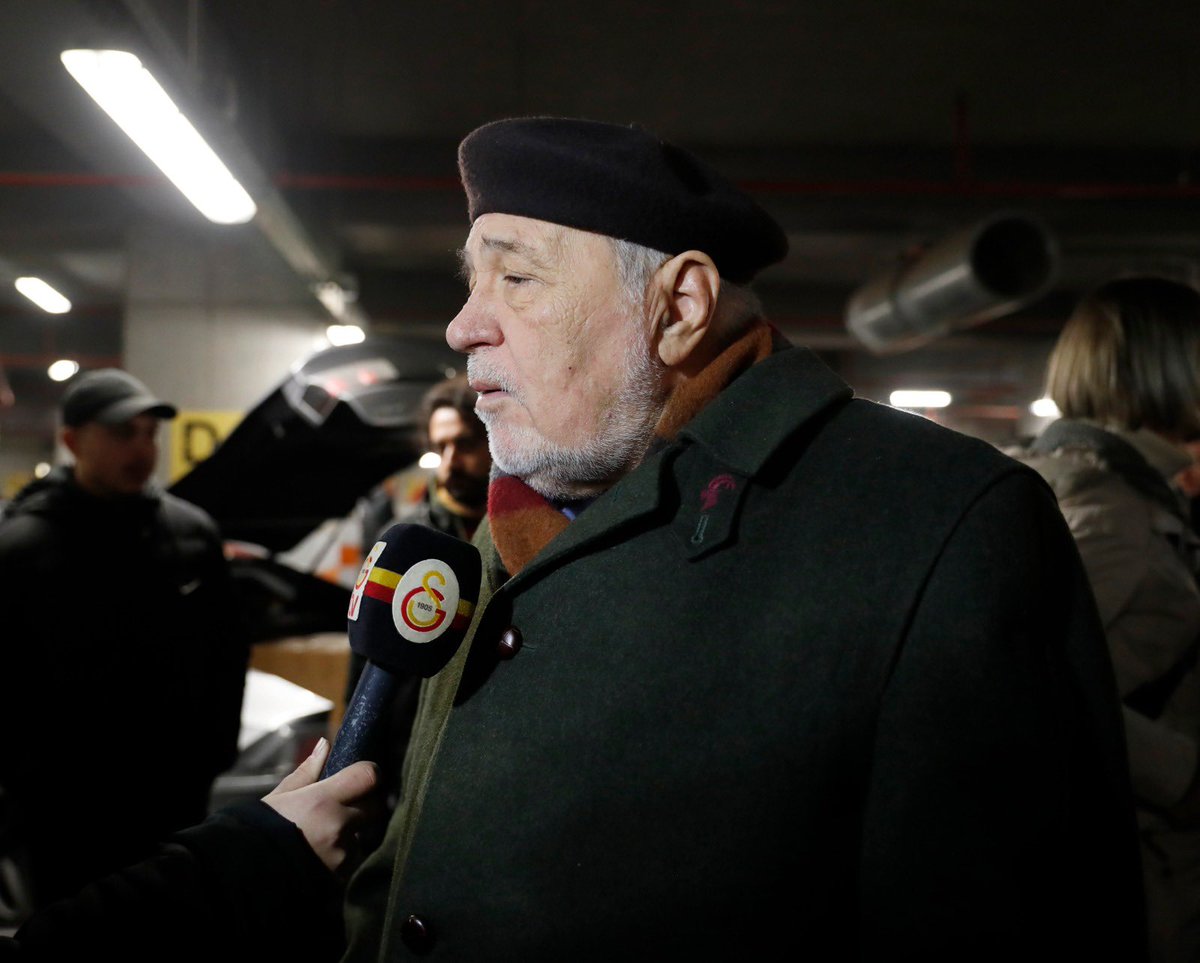 GalatasaraySK's tweet photo. Değerli tarihçi, Galatasaray Üniversitesi Akademisyeni Prof. Dr. İlber Ortaylı, Ali Sami Yen Spor Kompleksi Nef Stadyumu’na gelerek durmaksızın devam etmekte olan yardım kampanyası çalışmalarını müşahede etti.

🔗 https://t.co/D9fNmM0jGz https://t.co/9yv6K5YCMi