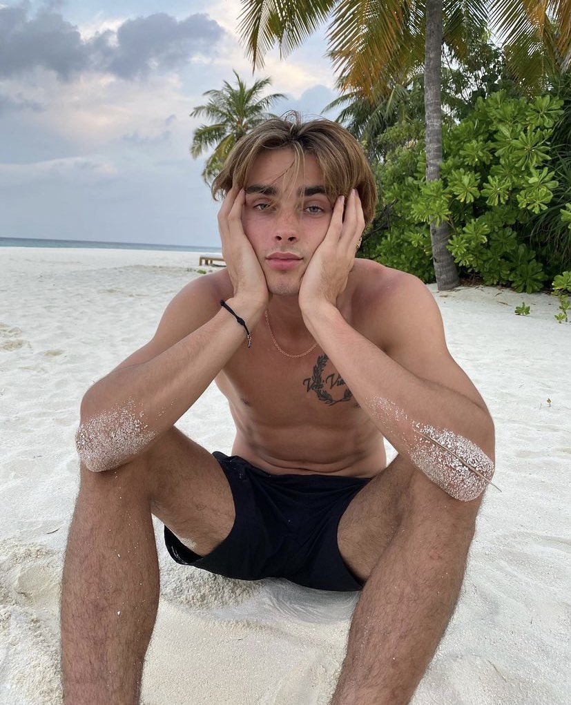 surplusoflight's tweet photo. Your boy turned 22 the other day. https://t.co/LQgXkyVqqJ