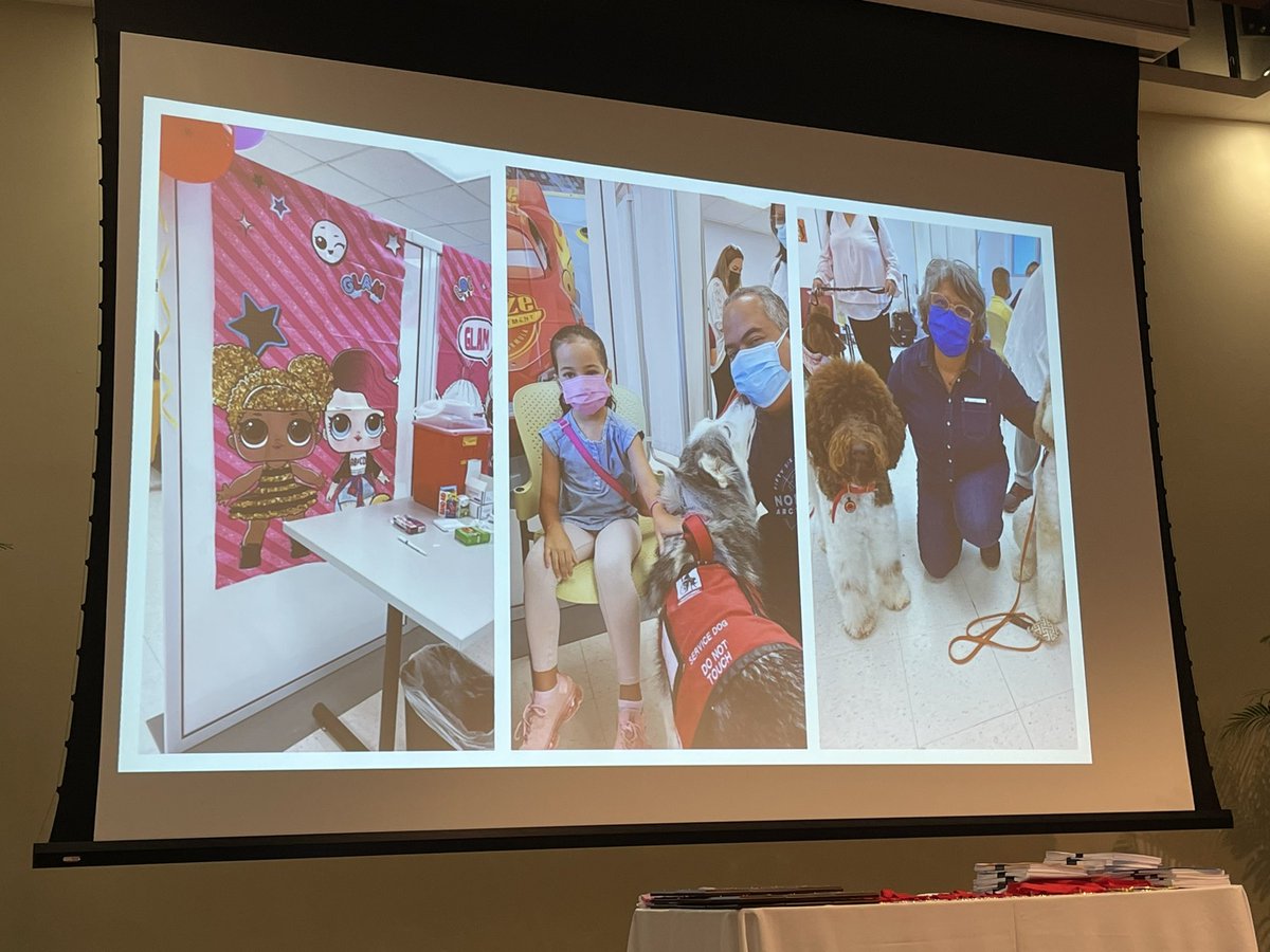 marco4357's tweet photo. El centro de vacunación del @rcmupr, para ayudar a vacunar niños usó una estrategia única, usando perritos de terapia para ayudar con el proceso. Esto ayudó a calmar a nuestros niños. Fue el único centro que lo hizo en PR. https://t.co/DN53czWtnl