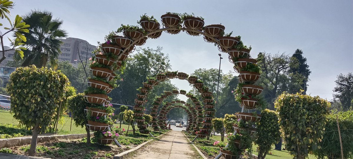 chellaiahndmc's tweet photo. Mandi House Roundabout in NDMC area with new look #moud #mofh #gardening #CityLives #PMOIndia #Ndmc https://t.co/EVw8oeUT7C
