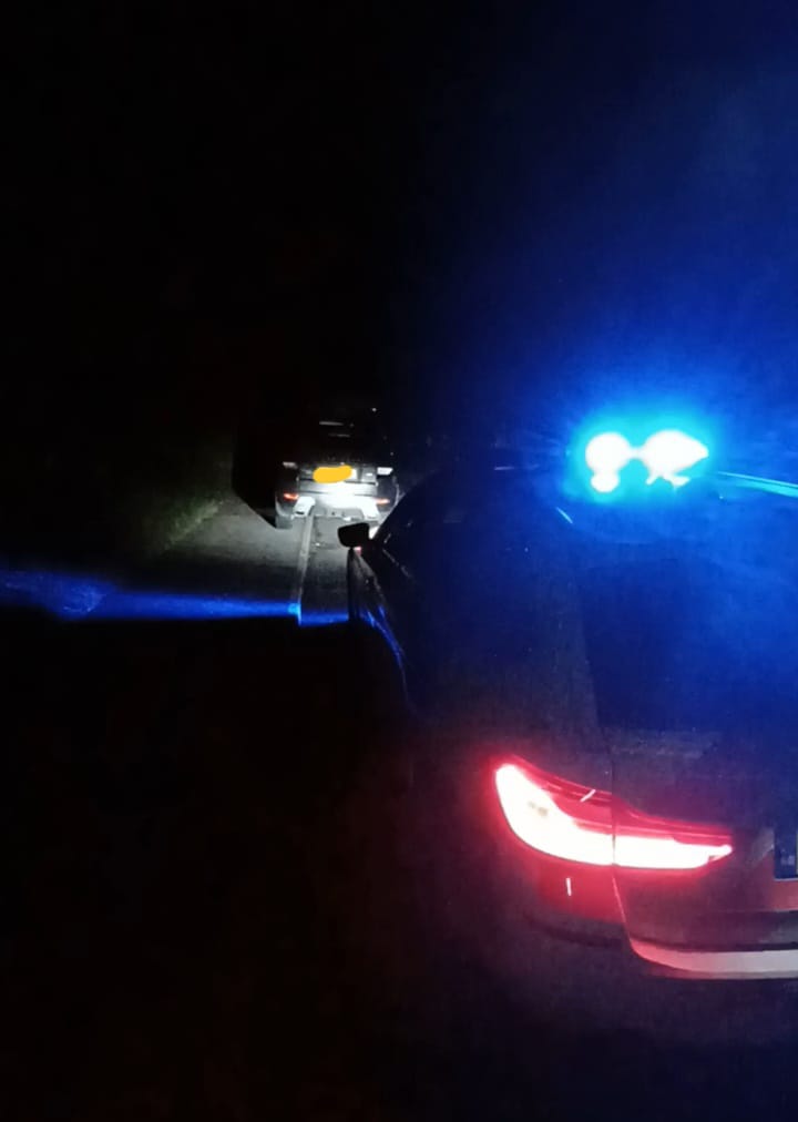 OPUWorcs's tweet photo. Whilst on #openzyme patrols, we spotted this Range Rover parked up in Romsley. A check of the VIN showed it didn't match the number plate, and the vehicle was outstanding stolen from @WMPolice. Seized for forensics. https://t.co/ywhV21ICmx