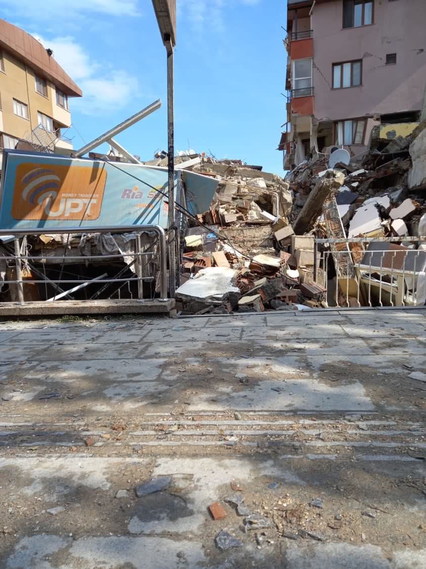 Ben babamı burdan nasıl bulayım nolur yardım edin ATATÜRK CADDESİ ÖZKANLAR APARTMANI FUZULEV KARŞISI ANTAKYA HATAY <a href="/haluklevent/">Haluk Levent ( Ahbap Ekibi )</a> <a href="/OguzhanUgur/">Oğuzhan Uğur</a> @ahbaphatay <a href="/AFADBaskanlik/">AFAD</a>