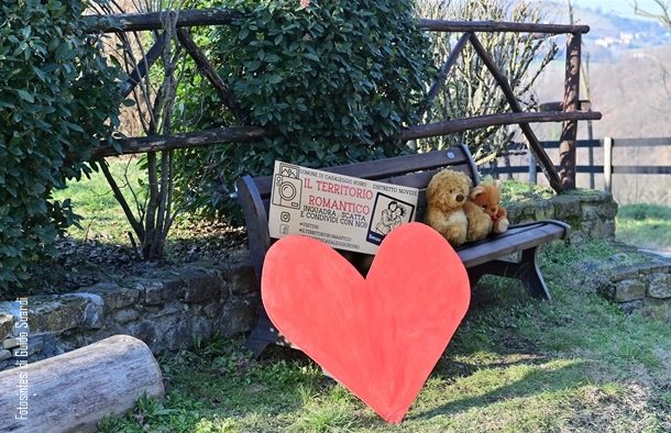 Da #SanValentino al 5 marzo in Piemonte, ti aspettano 44 panchine romantiche,
allestite con cuori di ogni foggia e dimensione,
che ti faranno scoprire castelli, vigneti, il paese degli spaventapasseri e panorami mozzafiato.
distrettonovese.it/distretto-del-…
#ilterritorioromantico #visitDN