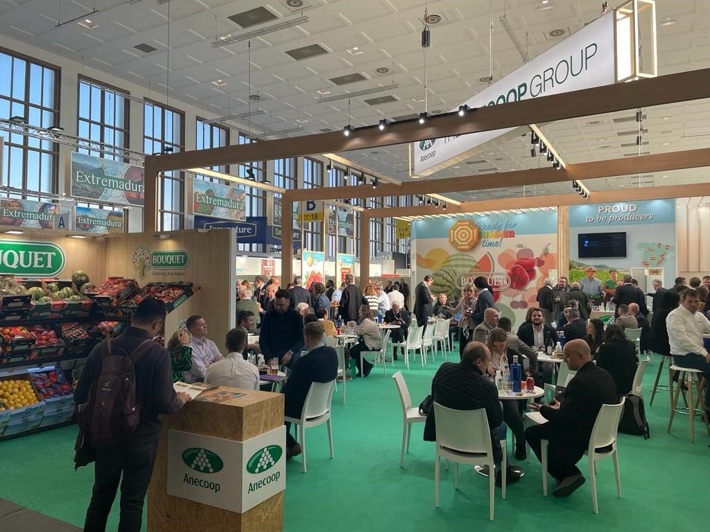 Bouquet_es's tweet photo. Primer día de @FruitLogisticaE! Hemos hecho pleno con la visita del President de la @generalitat, Ximo Puig, el Secretario Autonómico @llanes_roger, la Consellera de Agricultura @isauranavarro, y los DG de Conselleria @Davidtaron y Antonio Quintana.
Y el #Brocomole que no falte! https://t.co/ugSMkx4EQg