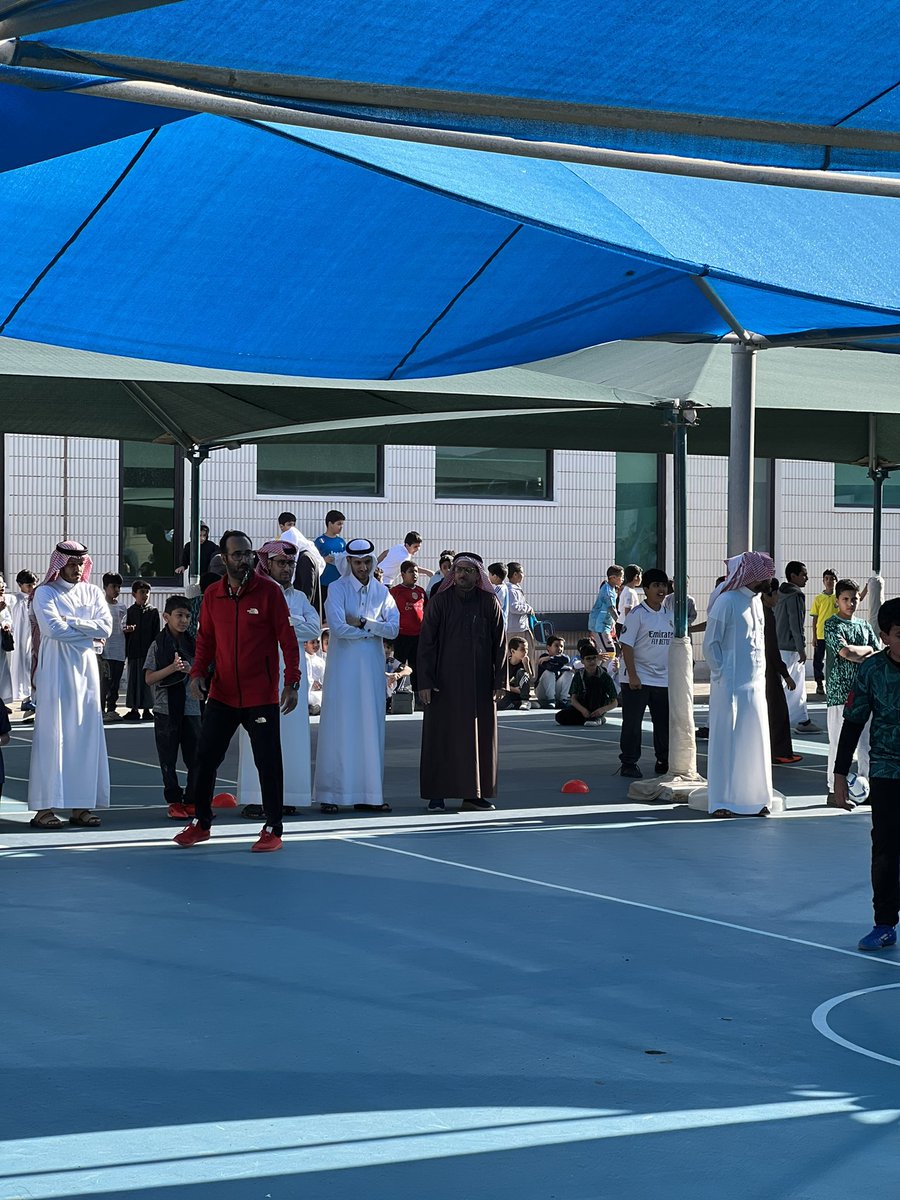 farahidi_school's tweet photo. أقيمت اليوم المباراة النهائية في دوري الفراهيدي لكرة القدم بين فريق الصف ١/٦ و فريق الصف ٥/٥ بحضور المشرف: أ. خالد الحره و عدد من اولياء امور الطلبة وتم تتويج الفريق الفائز بالبطوله الصف ١/٦ بالكأس والميداليات الذهبية 
والمركز الثاني الصف ٥/٥ بالميداليات الفضية https://t.co/zlaybqQoNX