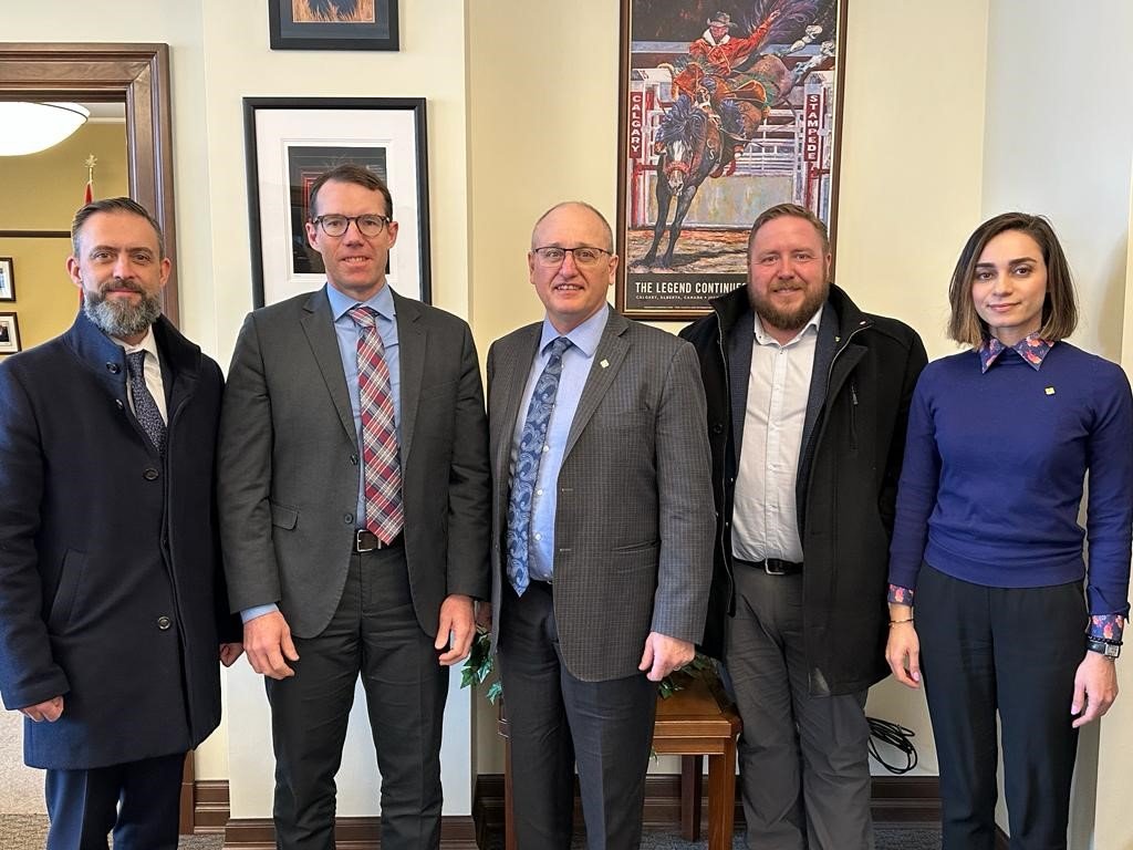 pulsecanada's tweet photo. Productive meeting with @JohnBarlowMP discussing a variety of issues facing Canada's pulse industry.

Challenges require solutions, and our industry is an economic &amp; environmental solutions provider. 

Thank-you for your remarks last night &amp; your continued support of #cdnpulse https://t.co/qb0ZbJ9fxZ