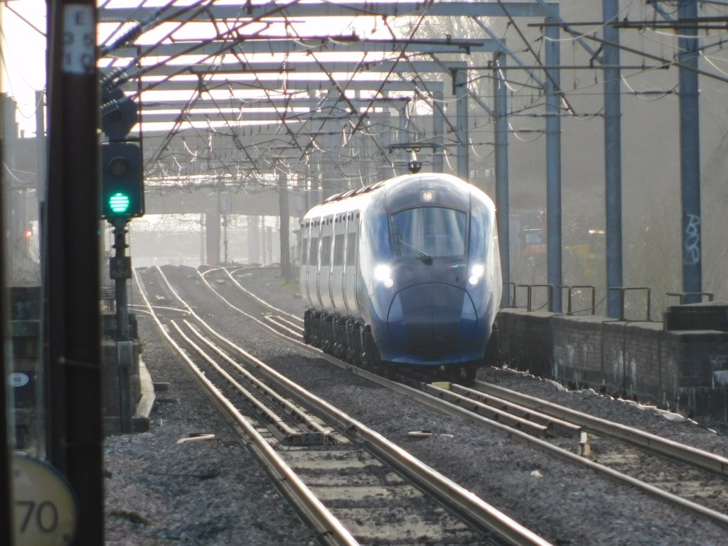 loypass_SCCar's tweet image. 🚈🚄 Here's why I like a 40x Optical Zoom. Down #ECML workings bearing down on Welwyn North, 31/1/2023. @GNRailUK #class387 @Hull_Trains #class802 @TLRailUK #class700