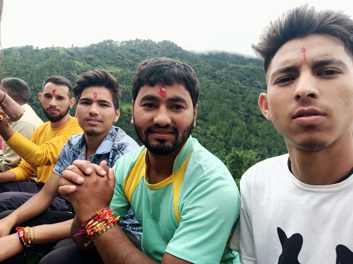 upendranegi13's tweet photo. "संस्कारों से बड़ी कोई वसीयत नहीं होती,
और ईमानदारी से बड़ी कोई विरासत नही होती" https://t.co/2B9DXQLwWm