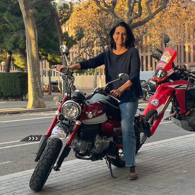 PauTravelMoto's tweet photo. Mercè se suma a la familia de PauTravelMoto. 

Se ha unido con la excusa de hacerse cargo del área administrativa de la empresa, pero ya lleva tiempo disfrutando del mundo del viaje en moto, aunque desde la visión de “paquete” 😉

Nos encanta tenerla … https://t.co/6f59vxXyEq https://t.co/7hbpJ8Z33o