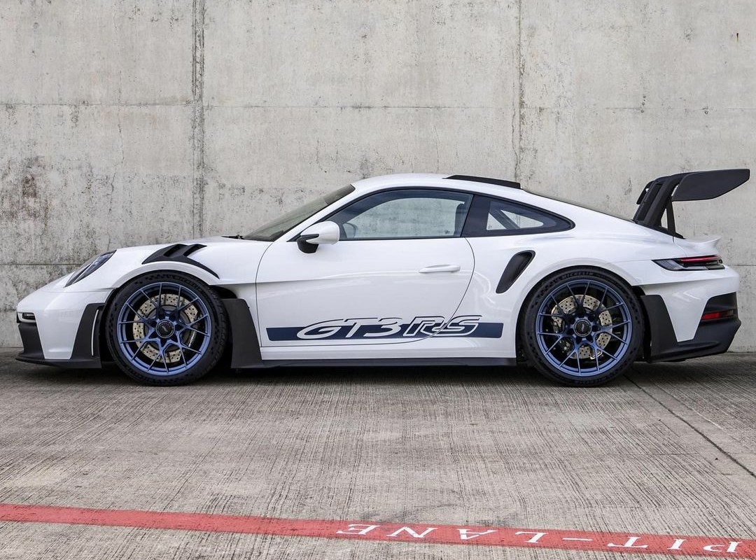 PorscheCIub's tweet photo. White 992 GT3 RS https://t.co/rvah5t1M7u