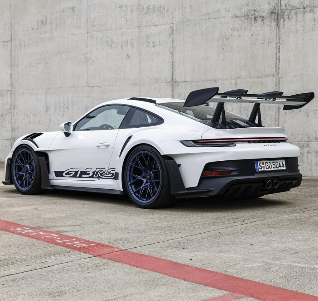 PorscheCIub's tweet photo. White 992 GT3 RS https://t.co/rvah5t1M7u