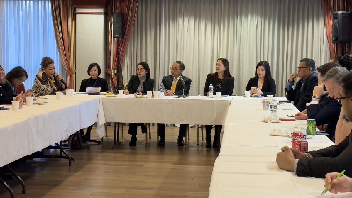 ThaiEmbDC's tweet photo. Ambassador @SangratTanee held meetings with Thai restaurant owners and relevant Thai community leaders in DMV to discuss the establishing of Thai Restaurant Association of America #TRAA and Thai Town in DMV area. (30 January and 6 February 2023) https://t.co/nZbd4u2MDy