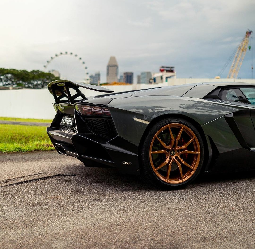 LamboCIub's tweet photo. Aventador https://t.co/Jx9nVrWy3P