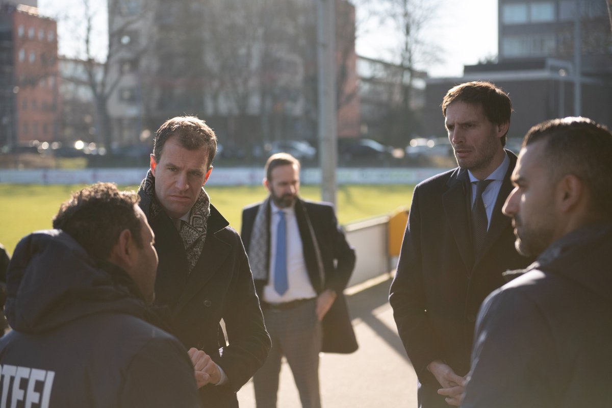 De ramp in Turkije en Syrië is van enorme omvang, het menselijk leed is met geen pen te beschrijven. We leven intens mee met de mensen die dierbaren zijn verloren of vermist zijn. Ook voor Turkse en Syrische Nederlanders is dit een ongelooflijk zware tijd. 1/3