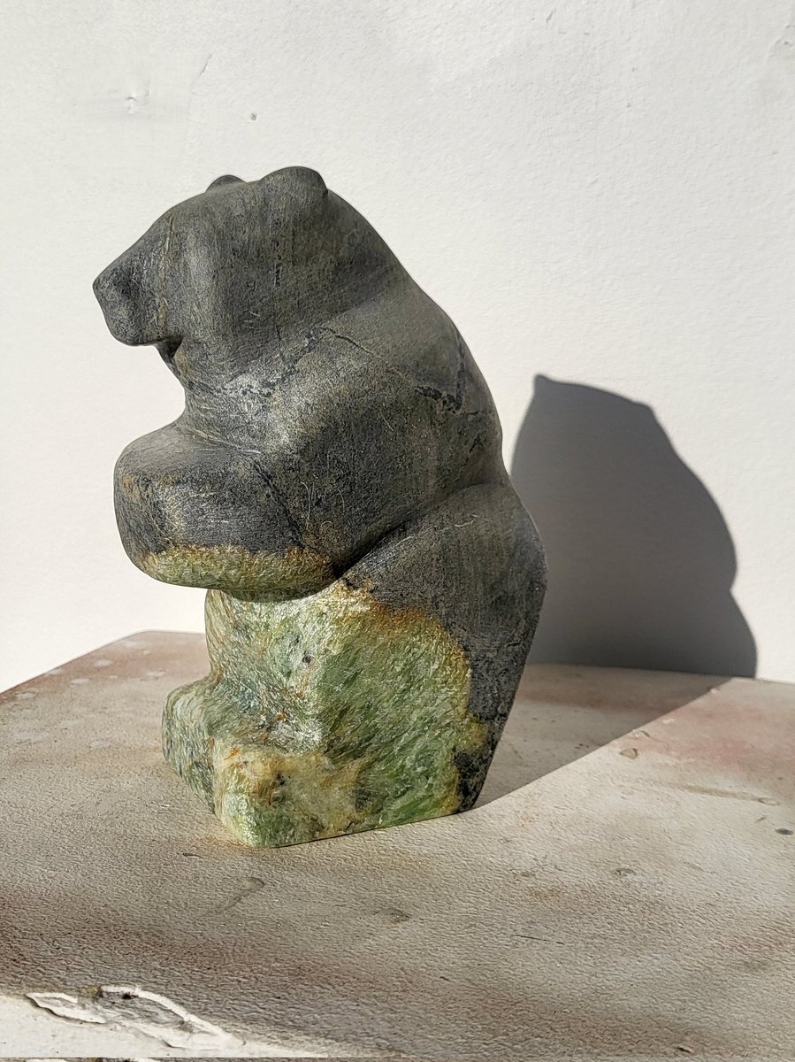 vhdrawingg's tweet photo. AVANT/APRÈS

Pendant 3 jours, j'ai suivi un stage pour apprendre la sculpture sur pierre. Voici le résultat de mon ours 👇🏻⚒️ https://t.co/PSsozoTied