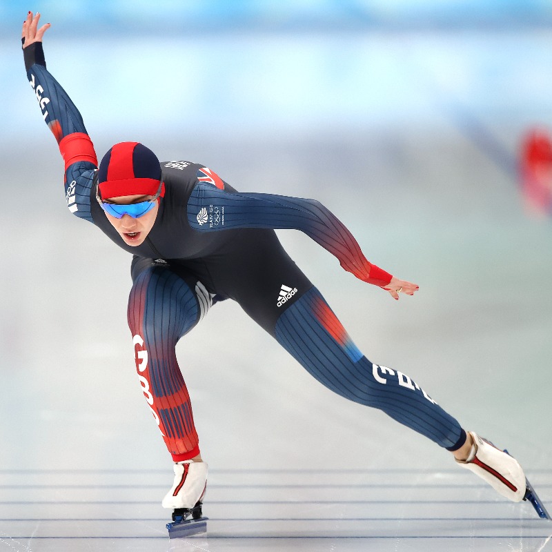 TeamGB's tweet photo. From stage fright to shining bright at the Olympics.

With a shot of espresso on the way.

How @ellia_smeding became Team GB's first female long track speed skater in 42 years ✨