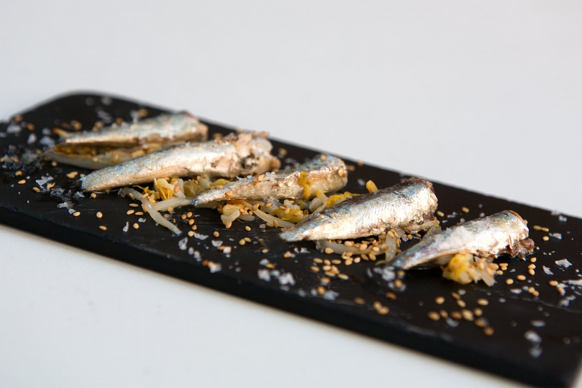 GilComes's tweet photo. ¿No sabéis que cenar esta noche? Nosotros te lo ponemos fácil. Sardinillas en conserva 100% Mediterráneas. Abrir la lata y listo! 😋
 #pescadoazull #salud #calidad #GilComes https://t.co/QLouw28sbO