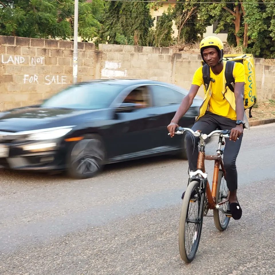 dapaah_bernice's tweet photo. As part of our campaign using Bamboo Bikes for Economic growth, health and environmental benefits; We applaud hard working gentleman, Henry, for using Ecoride for delivery  service at West legon.
 
Thread 🧵 1/3 https://t.co/4JS8Ie63VK