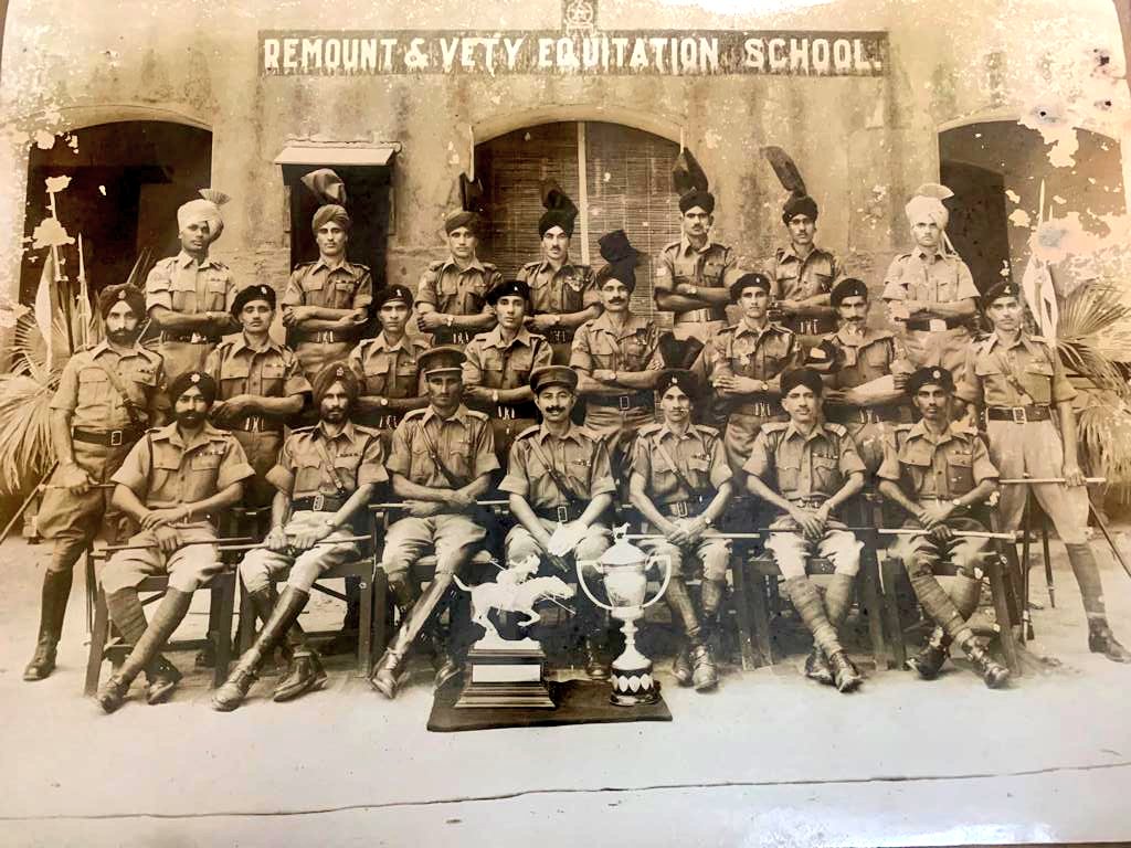 PRODefRjsthn's tweet image. Ex Dfr Veeraraj Urs No 1018606 of #61Cavalry age 101 years  felicitated by Col Rohit Dagar #Commandant at the veterans residence at Mysore on 8th Feb 2023. 
The veteran shared his experiences and memoirs of time spent with Mysore Lancers and 61 Cavalry #IndianArmyPeoplesArmy