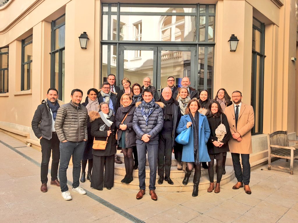 notaires44's tweet photo. Les membres de la Chambre des #Notaires de la #LoireAtlantique ont eu le plaisir de rencontrer la @Presidente_CSN, en présence de @catguihard, membre du Bureau, au sein de la Maison des #Notaires de France, le #CSN, clé de voûte de l'institution notariale. https://t.co/3T20euIevi