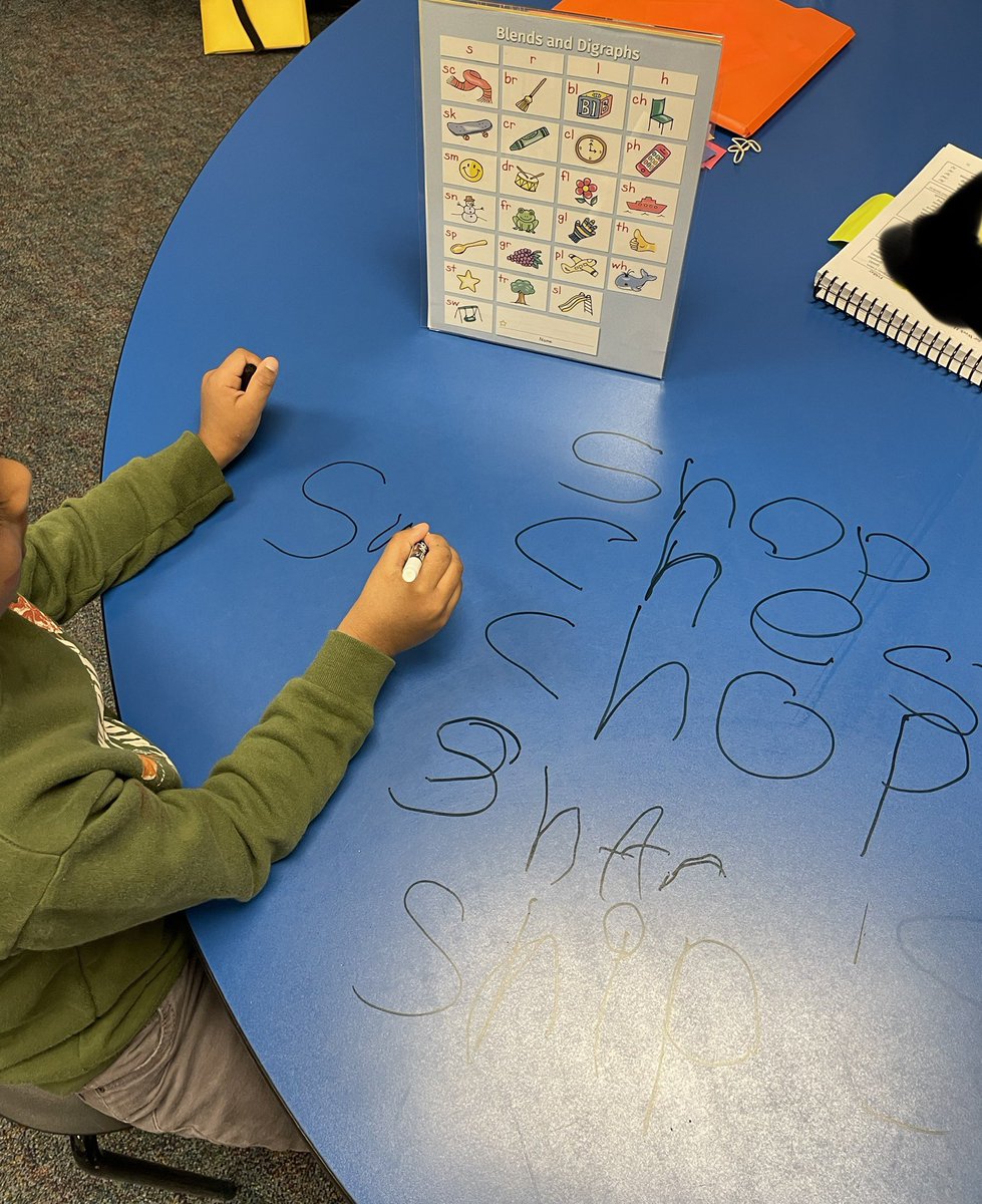 TaylorLakin1's tweet image. Proud of this guy for using our blends &amp;amp; digraphs chart to help him write “s” blend word &amp;amp; digraphs this morning. He did GREAT!! ✍️😃 #kindermagic @KaiserKISD @KleinISD @KassmyaN