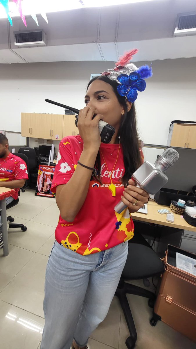 AngieJaramich's tweet photo. Hoy soy la jefa de prensa de Valentina primera 🤣 https://t.co/kcE5jwsj9C