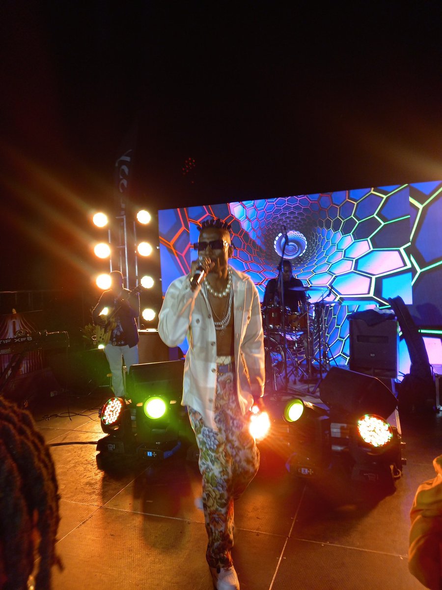 #hennessyke 

It is a Hennessy  night with <a href="/OCTOPIZZO/">OCTOPIZZO</a>
