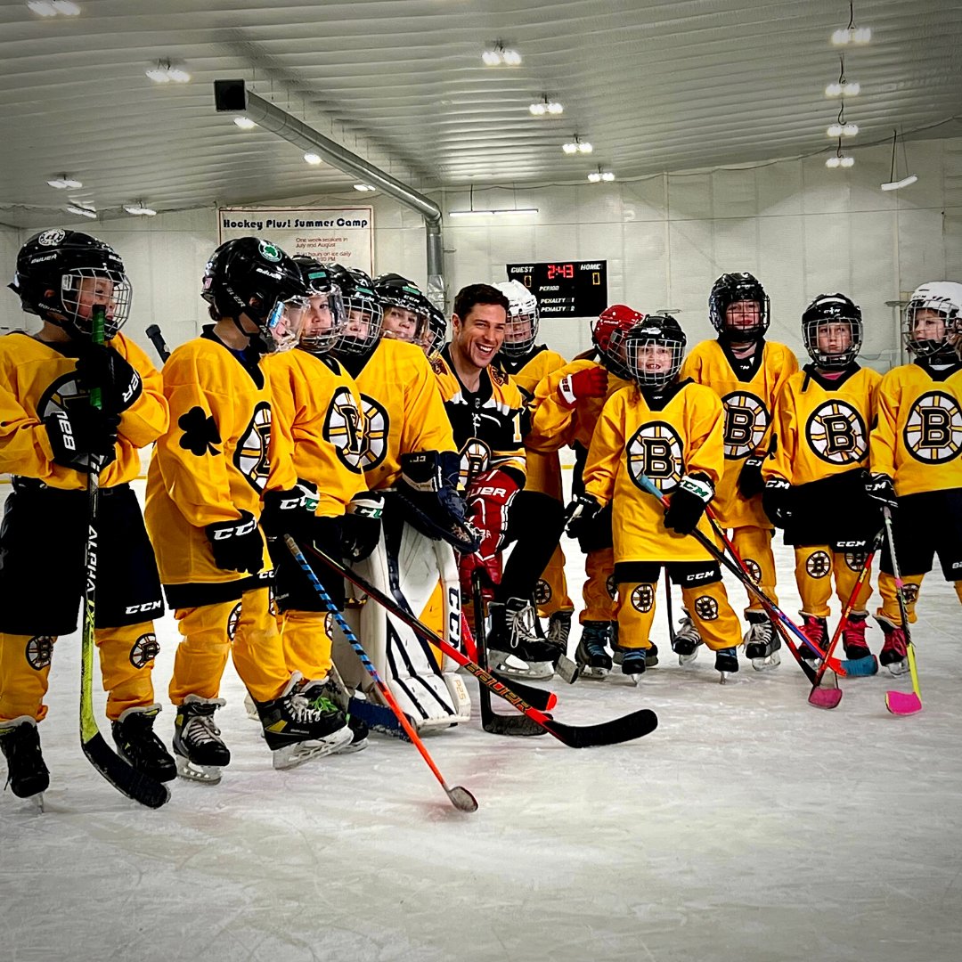 Behind-the-scenes sneak peek! 👀 We had a blast with @NHLBruins' own @CharlieCoyle_3 on the ice for our latest commercial shoot! Check out these exclusive photos of the action. 🐻🏒 #GetYouThere🚗 #NHLBruins