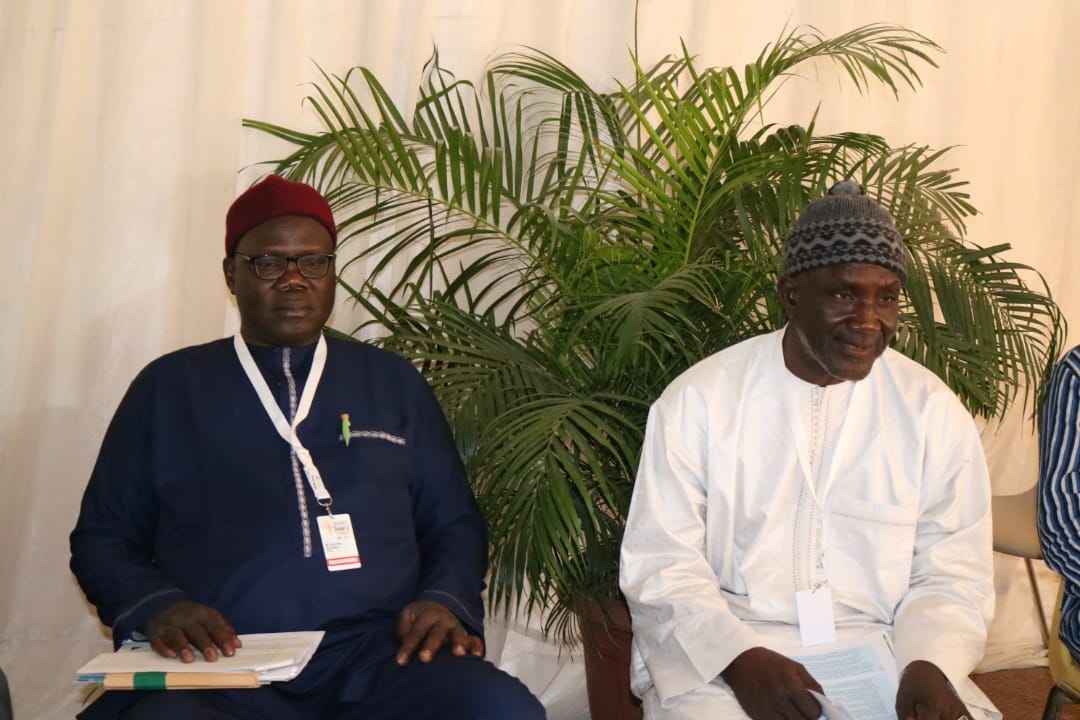 pafo_africa's tweet photo. La @pafo_africa  a porté la voix des #organisationspaysannes au #AfricaFoodSummitDakar2 via une déclaration contenant leurs recommandations aux décideurs, aux banques et aux partenaires.  
Participation en photos et Déclaration de la PAFO :  https://t.co/cY3lU9lkb2 https://t.co/zmnu47901v