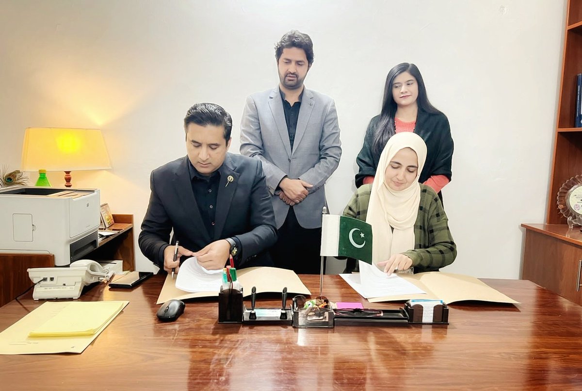 icon_org_pk's tweet photo. It is with great pleasure that we announce the signing of an official MoU with the Government of Balochistan to work synergistically in the information domain of Balochistan. 

.@hamzashafqaat https://t.co/IezPRF5m92