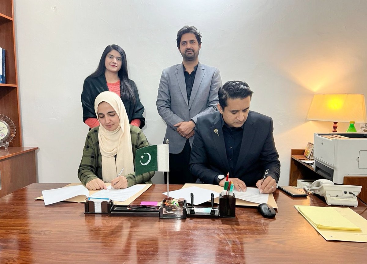 icon_org_pk's tweet photo. It is with great pleasure that we announce the signing of an official MoU with the Government of Balochistan to work synergistically in the information domain of Balochistan. 

.@hamzashafqaat https://t.co/IezPRF5m92