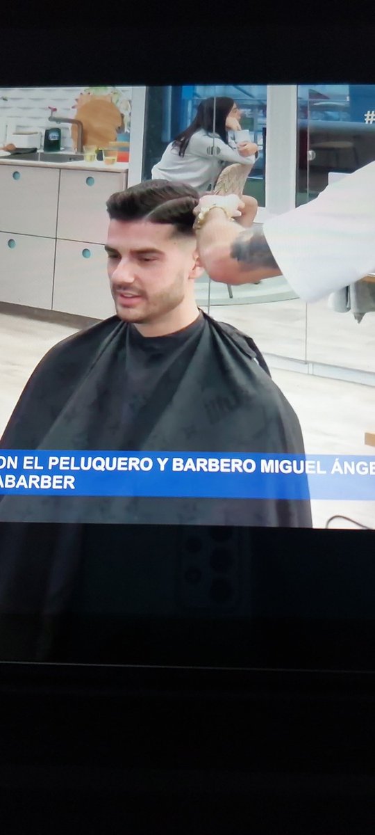 Realitycomment4's tweet photo. Ahora sí que esta peladito Mario y le quiere emparejar a Ana con el peluquero #Solos8F https://t.co/Sh9cx86iaE